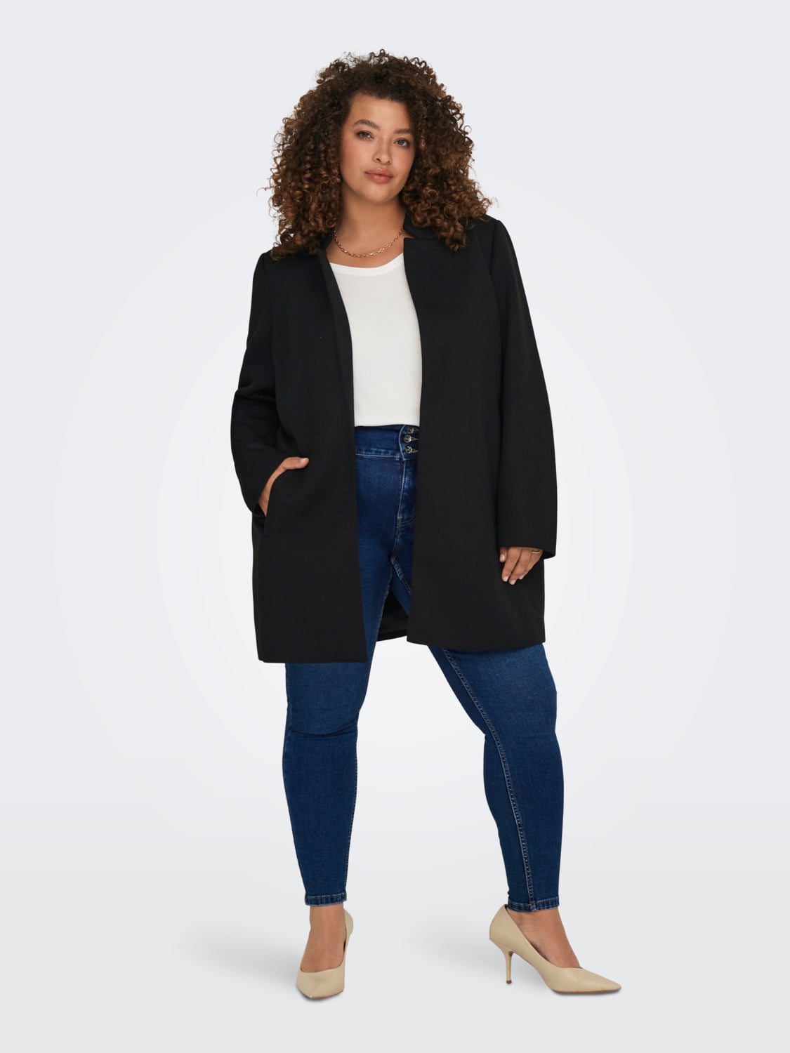 Curvy blazer with spread collar