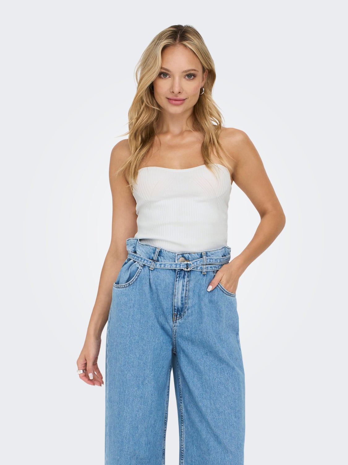 Sleeveless knitted top