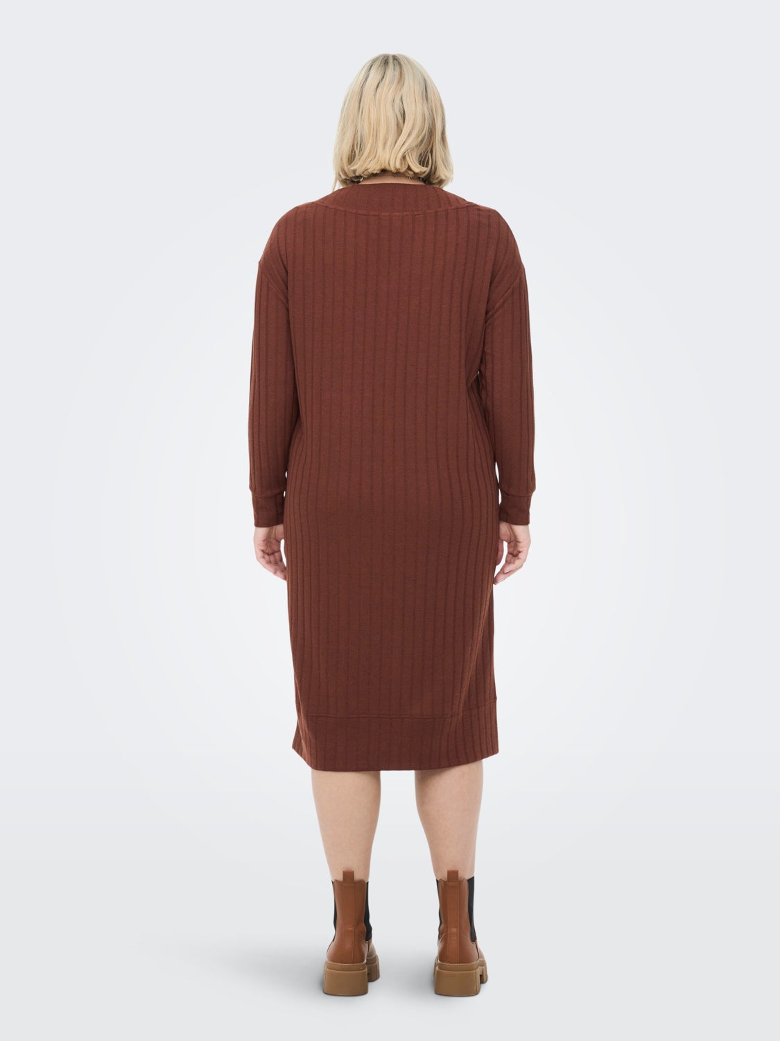 Curvy knitted midi dress