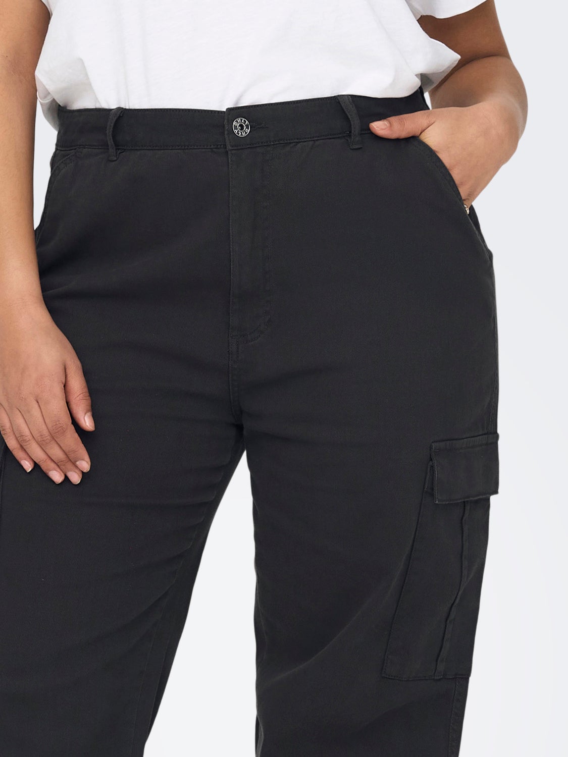 Curvy cargo trousers