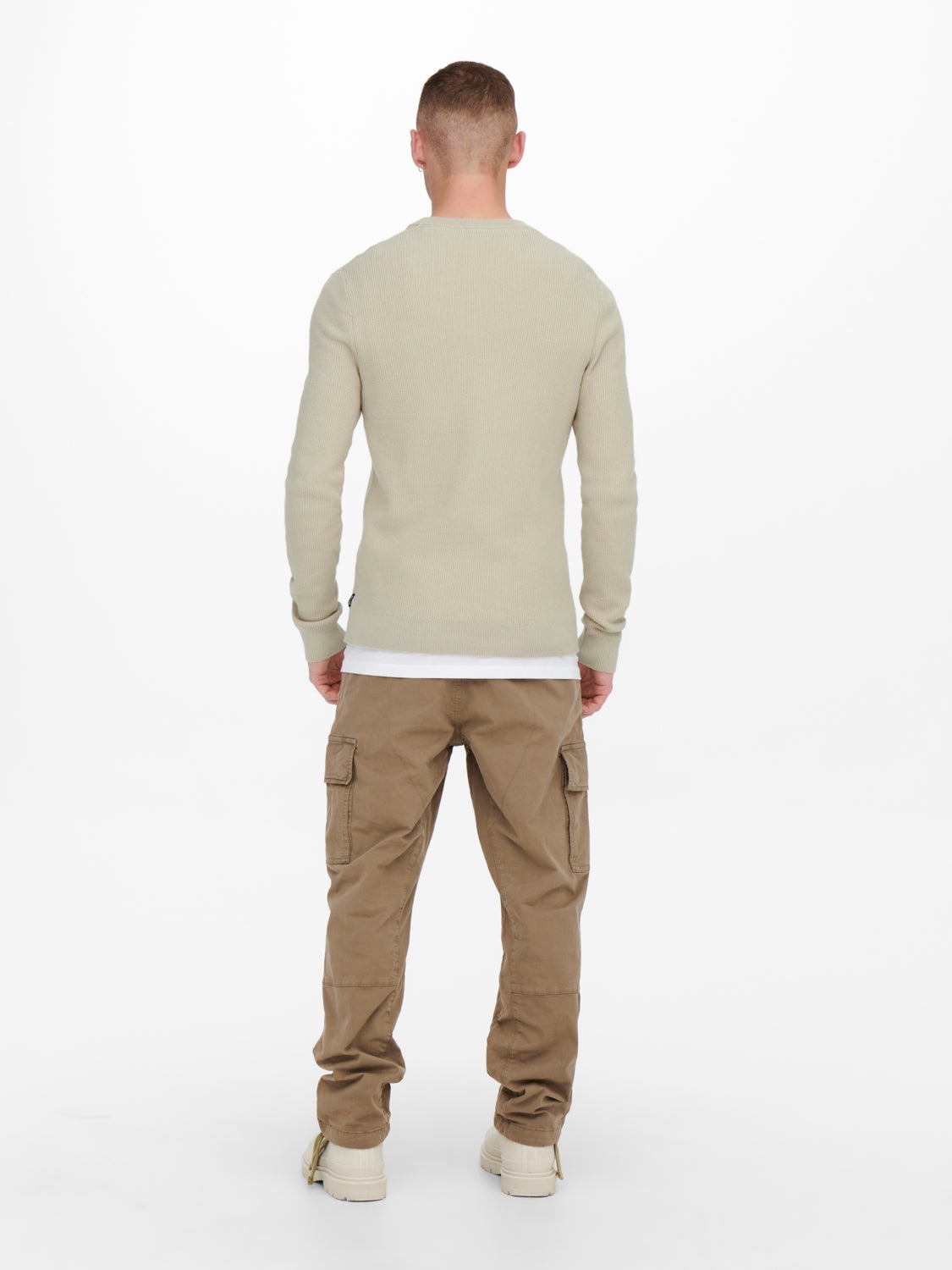 Solid color knitted pullover