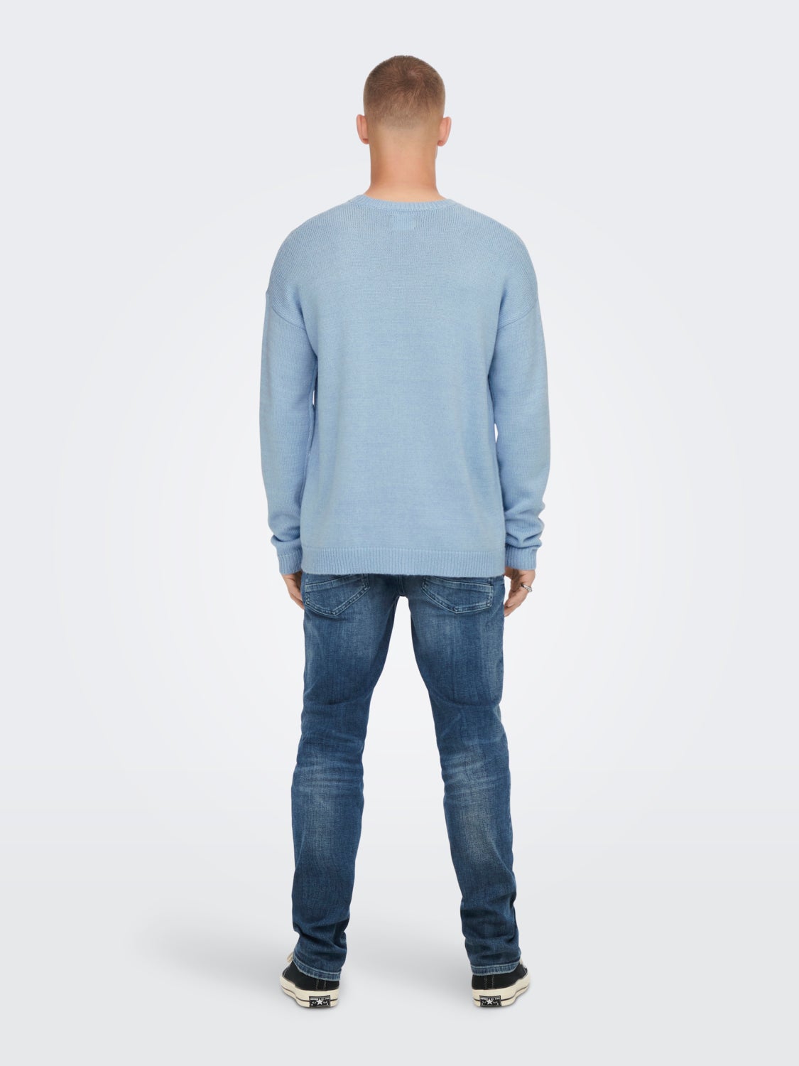 Solid color knitted pullover