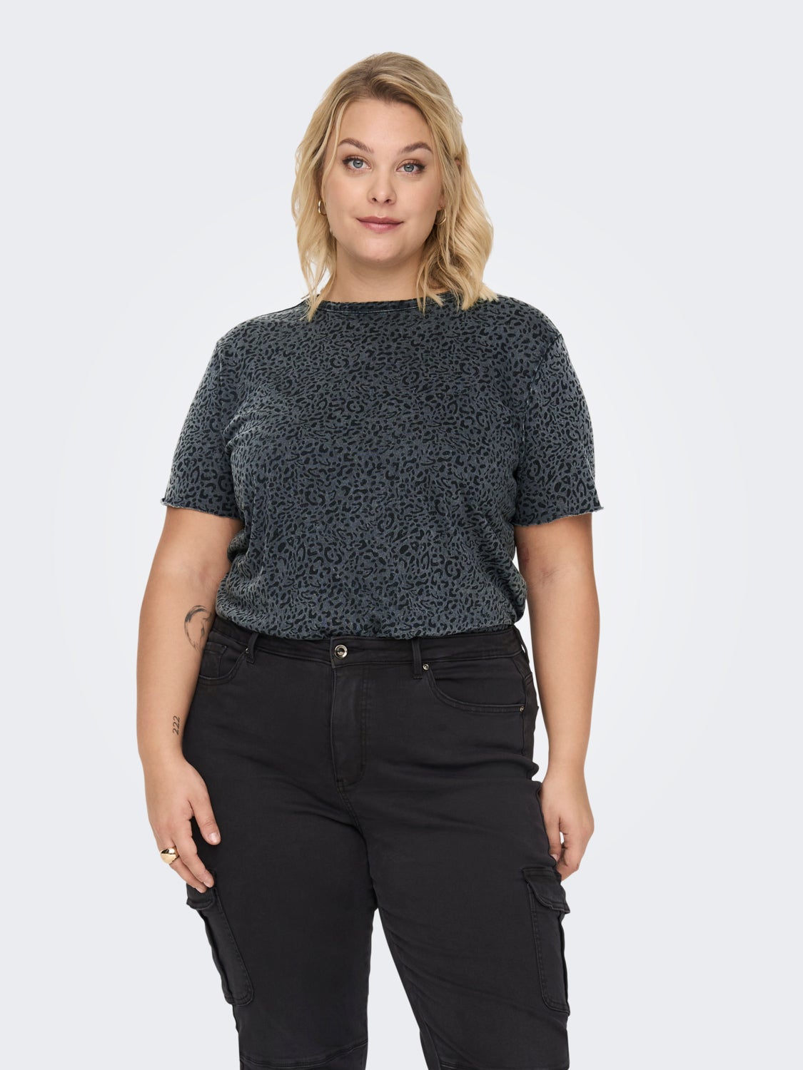 Curvy patterned T-shirt