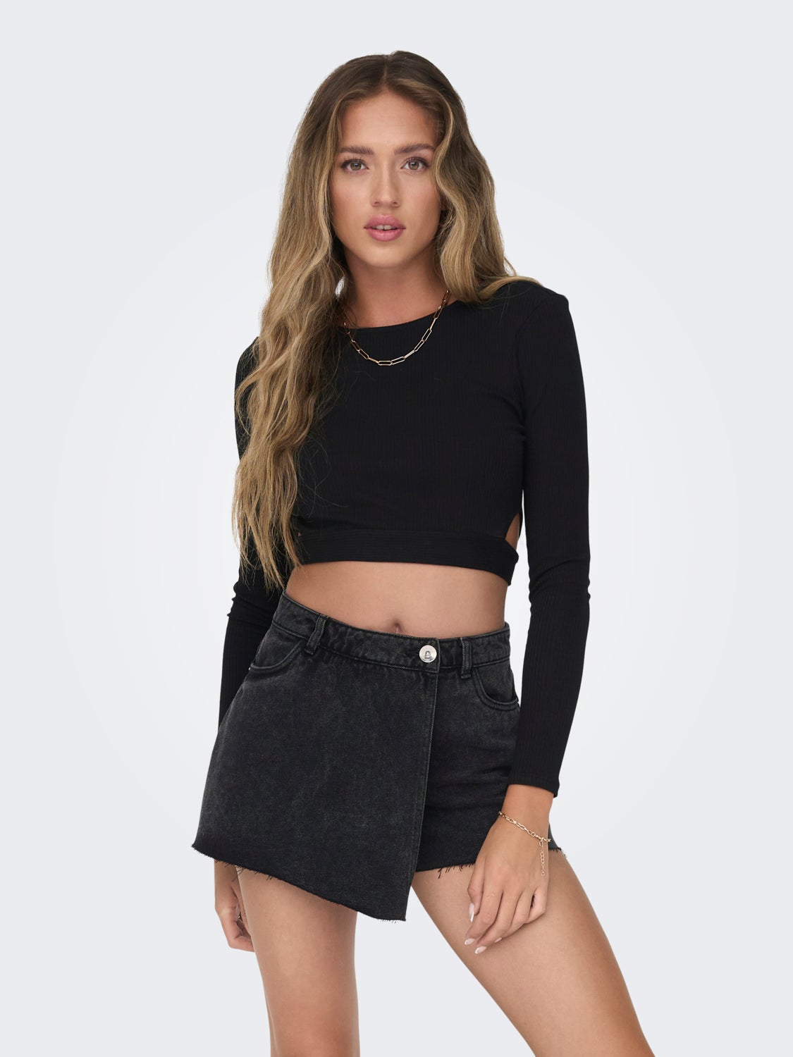 Cropped top with long sleeves