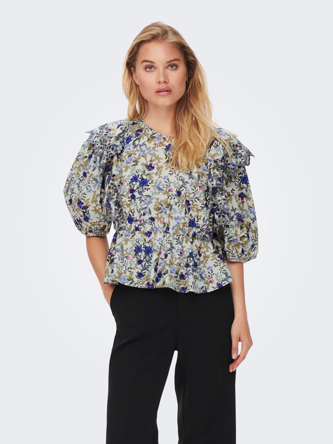 Broderie anglaise 2/4 sleeved Top