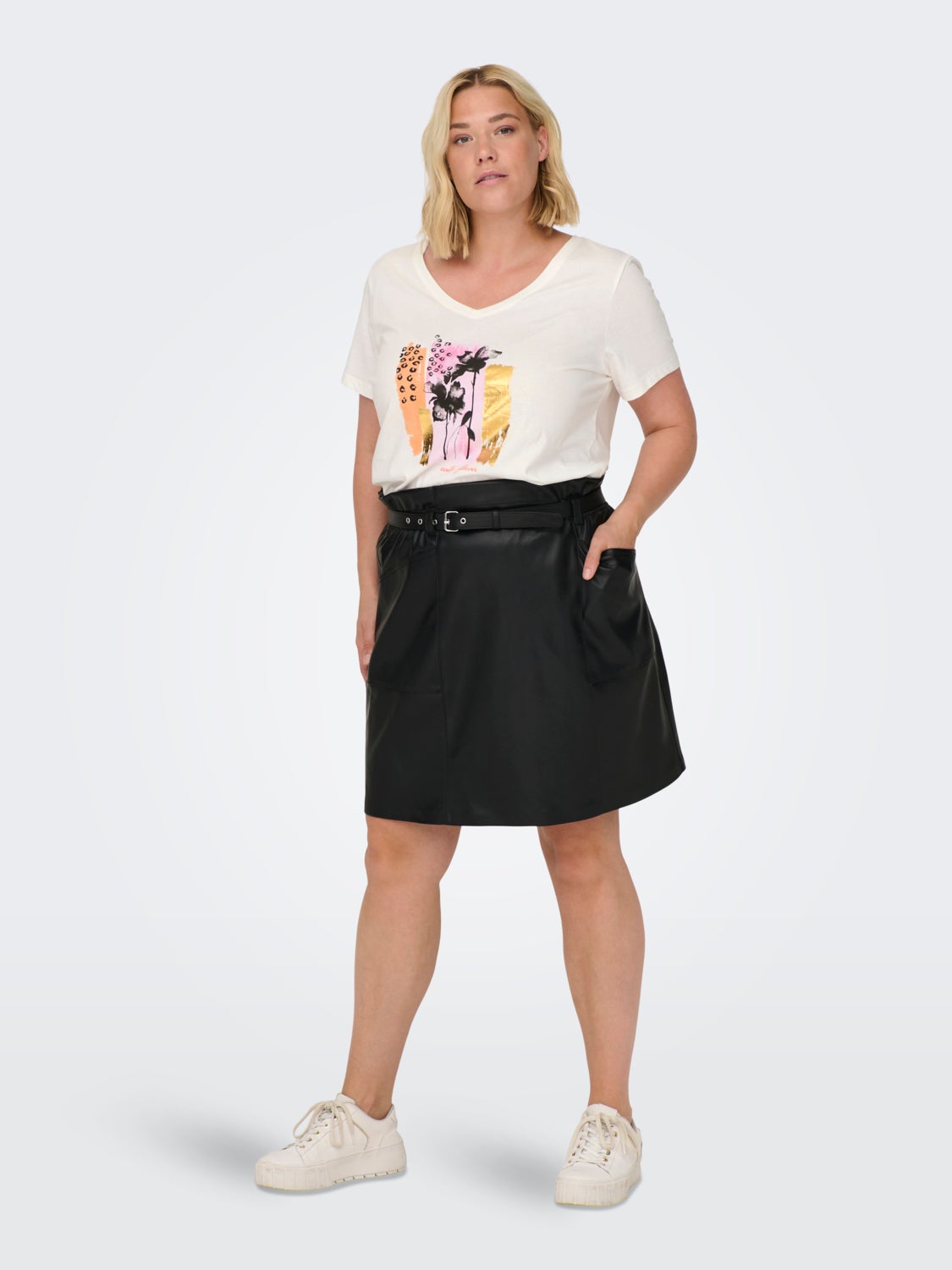 Curvy v-neck t-shirt