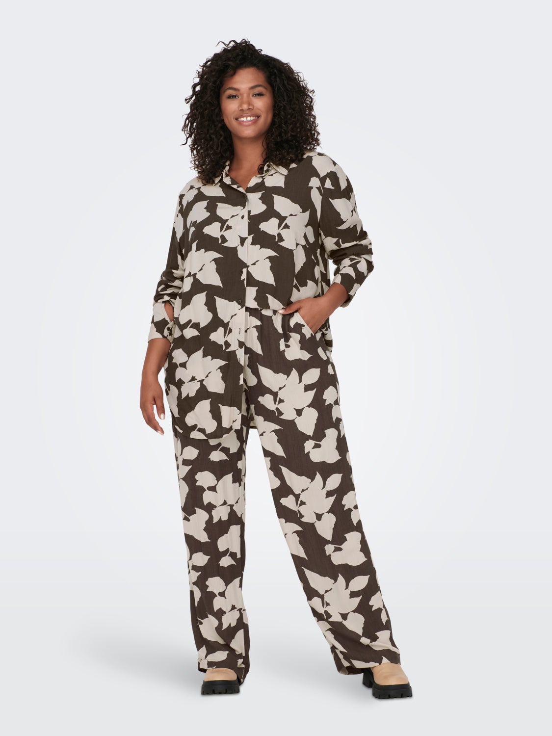 Curvy pants with print