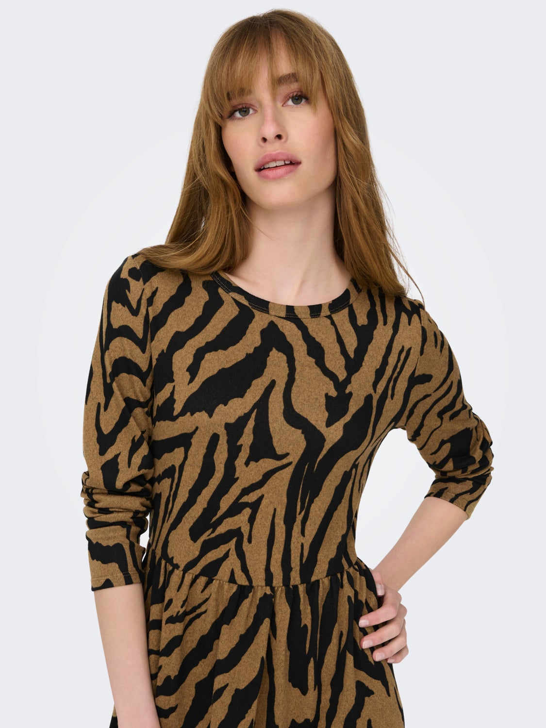 MINI O-NECK SHORT DRESS