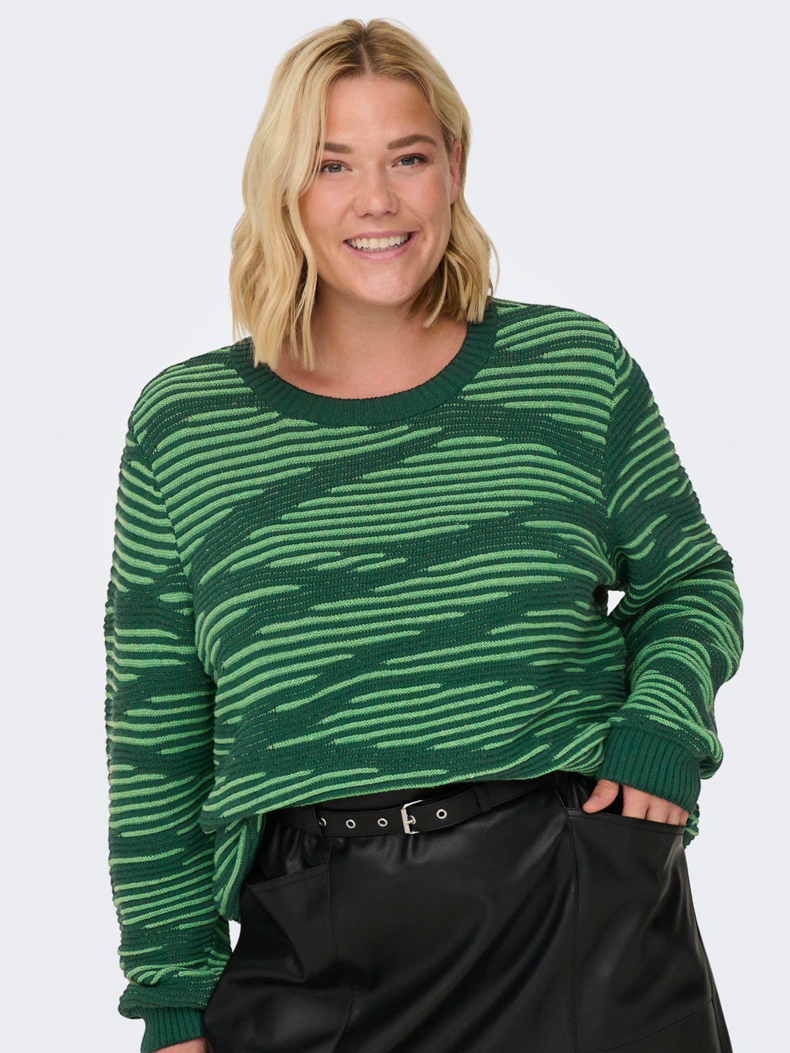 Curvy patterned knitted pullover