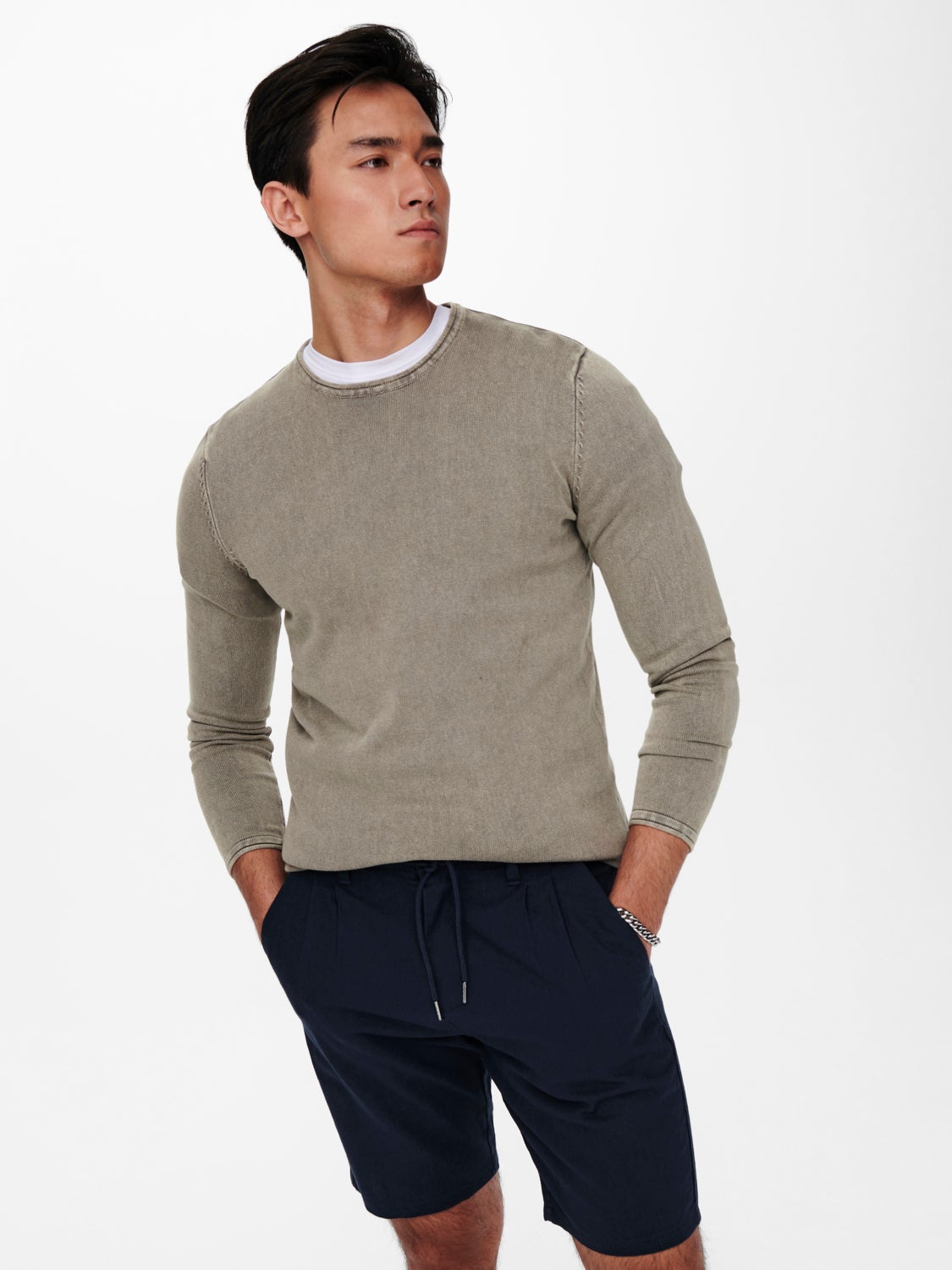 Crew neck knitted pullover