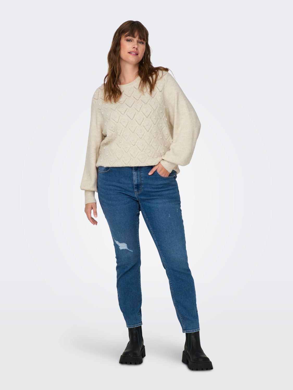 Curvy o-neck knitted pullover
