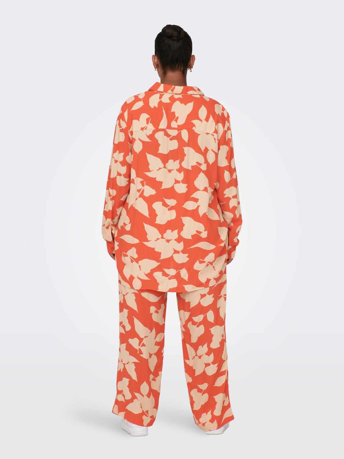 curvy shirt with print