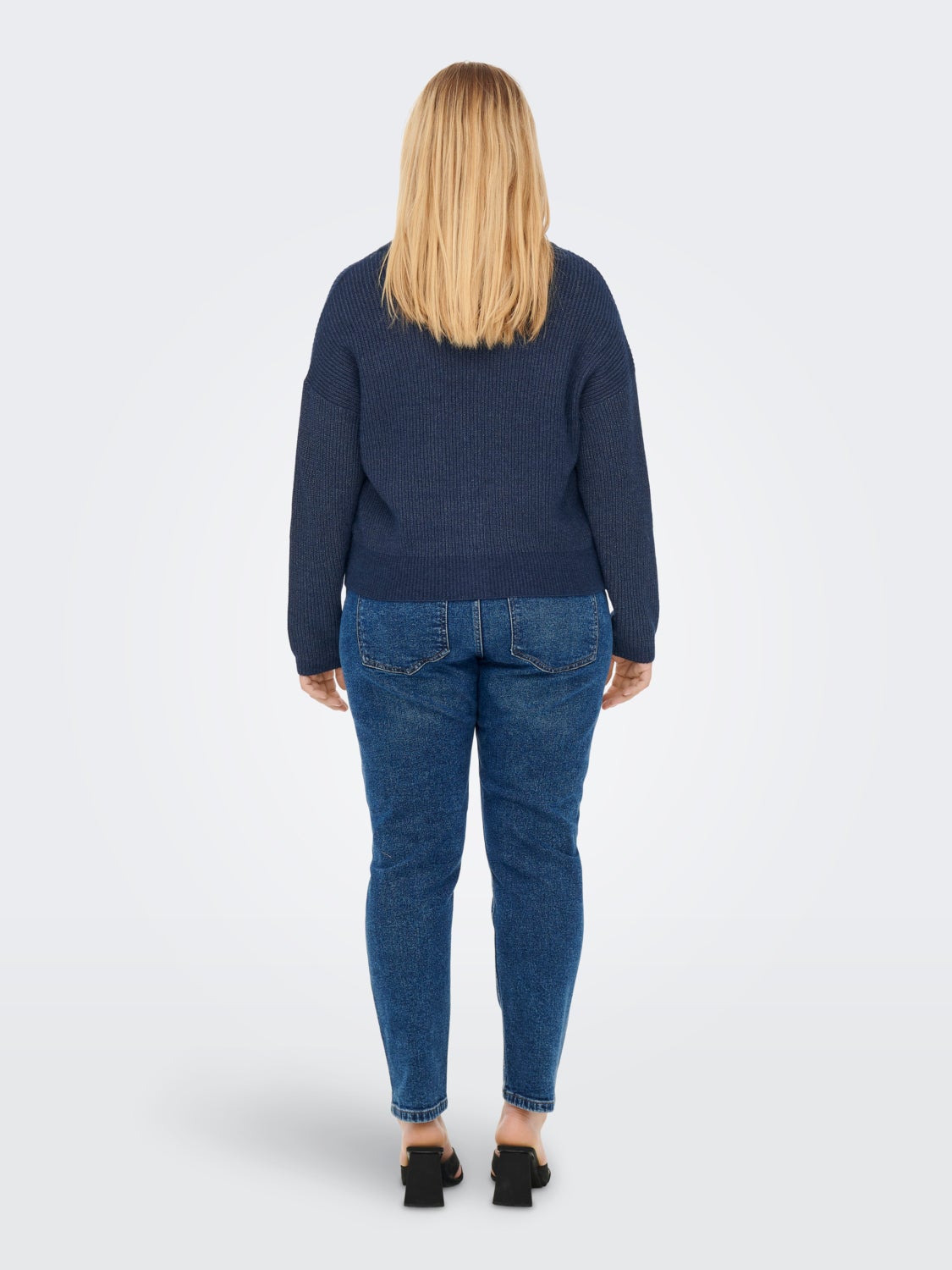 Curvy v-neck Knitted Cardigan