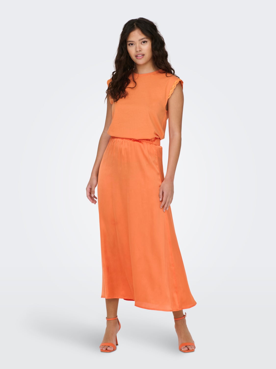 O-neck top with lace detail