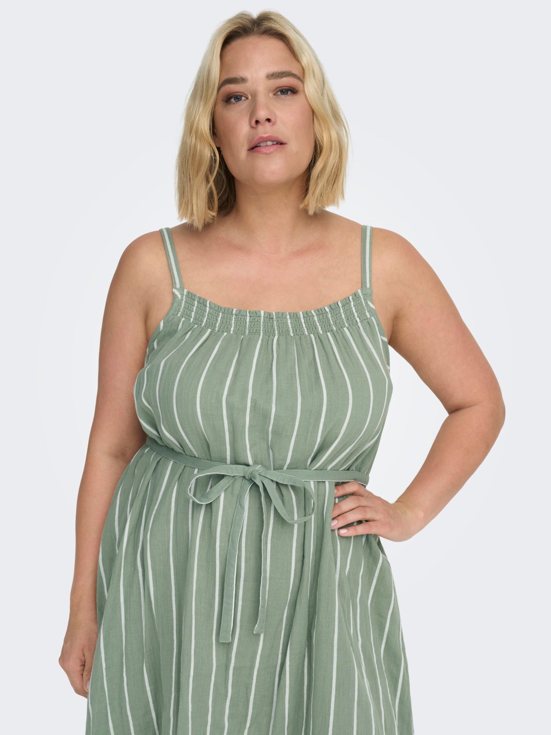 Curvy sleeveless cotton dress