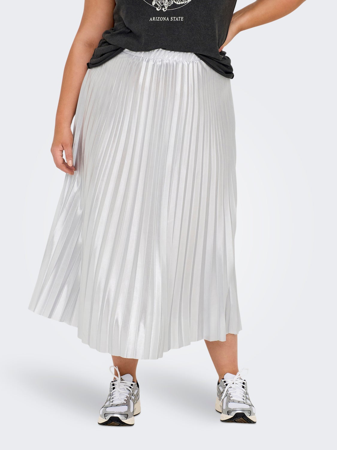 Curvy pleated midi skirt