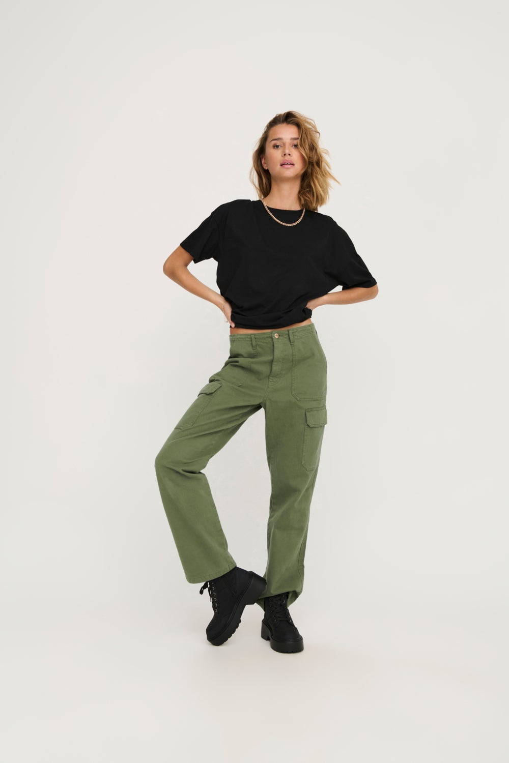 Loose fit cargo pants with high waist