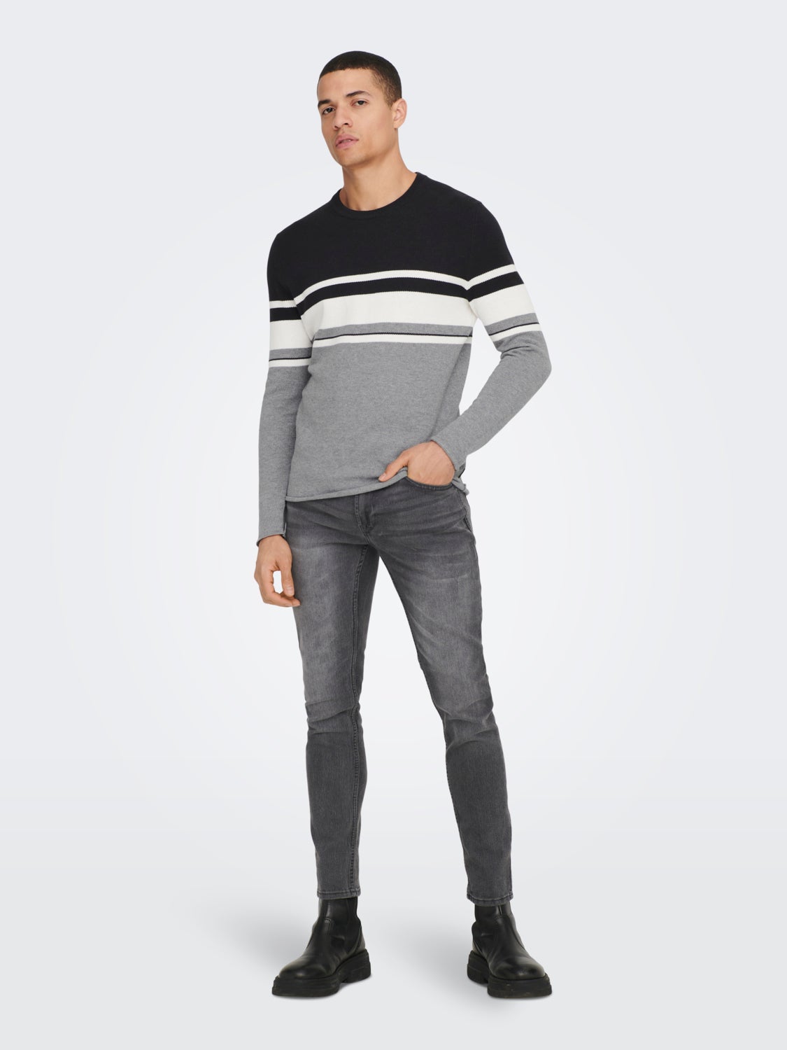 O-neck knitted pullover