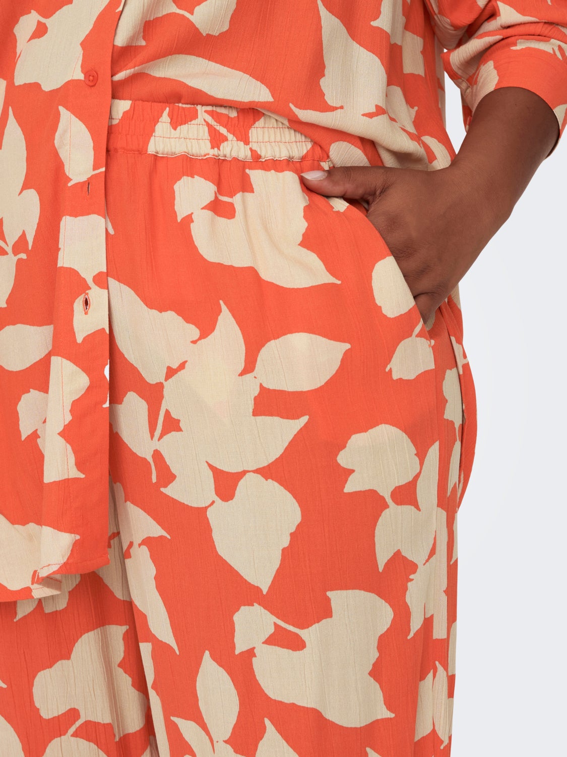 Curvy pants with print