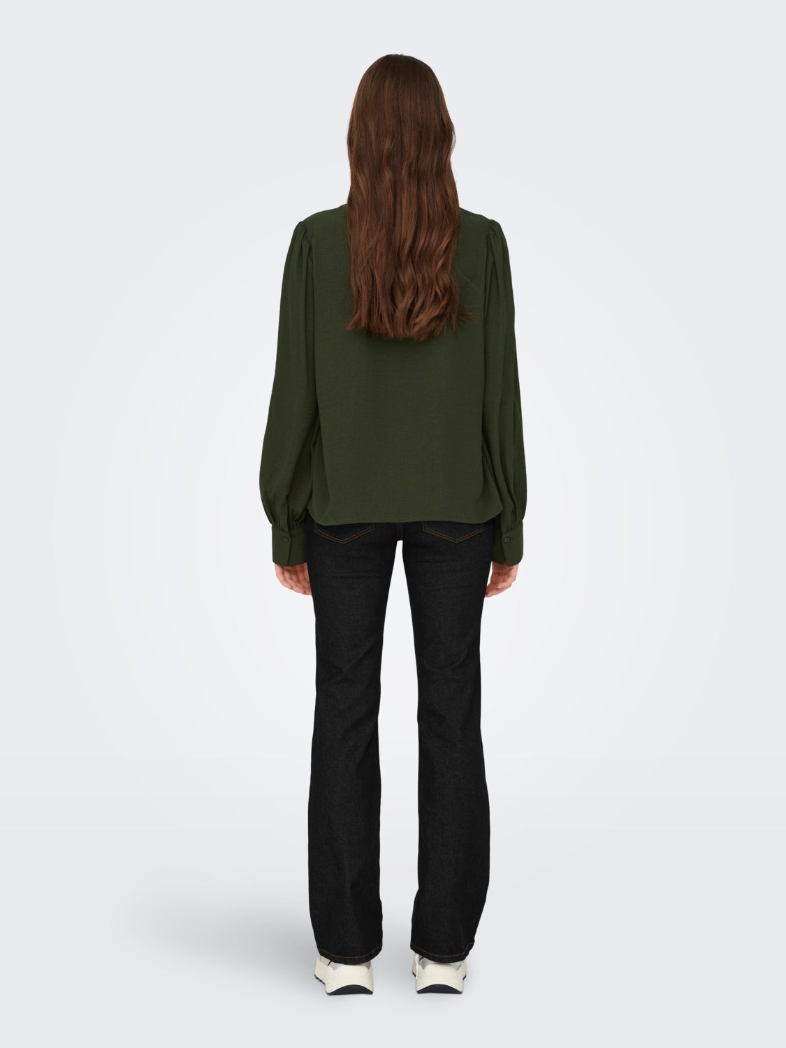 Shirt with volume sleeves