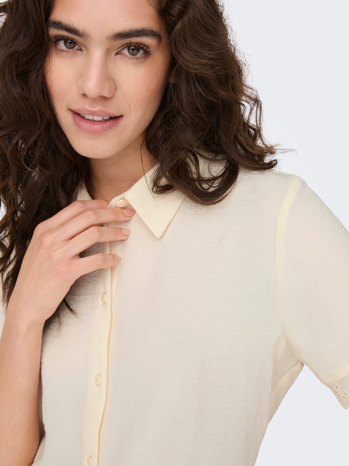 Short Sleeves Shirt With Lace Edge