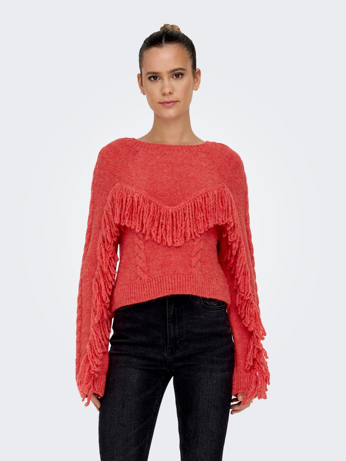 O-neck knitted pullover with fringes
