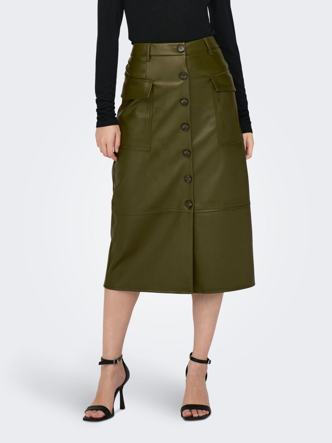 Midi skirt with buttons