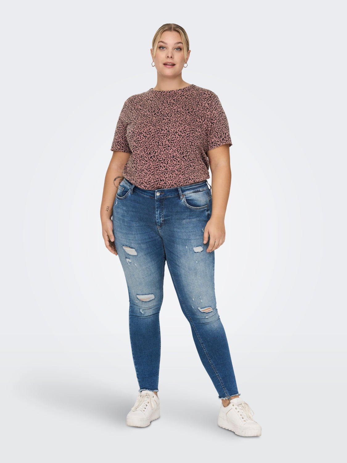 Curvy patterned T-shirt