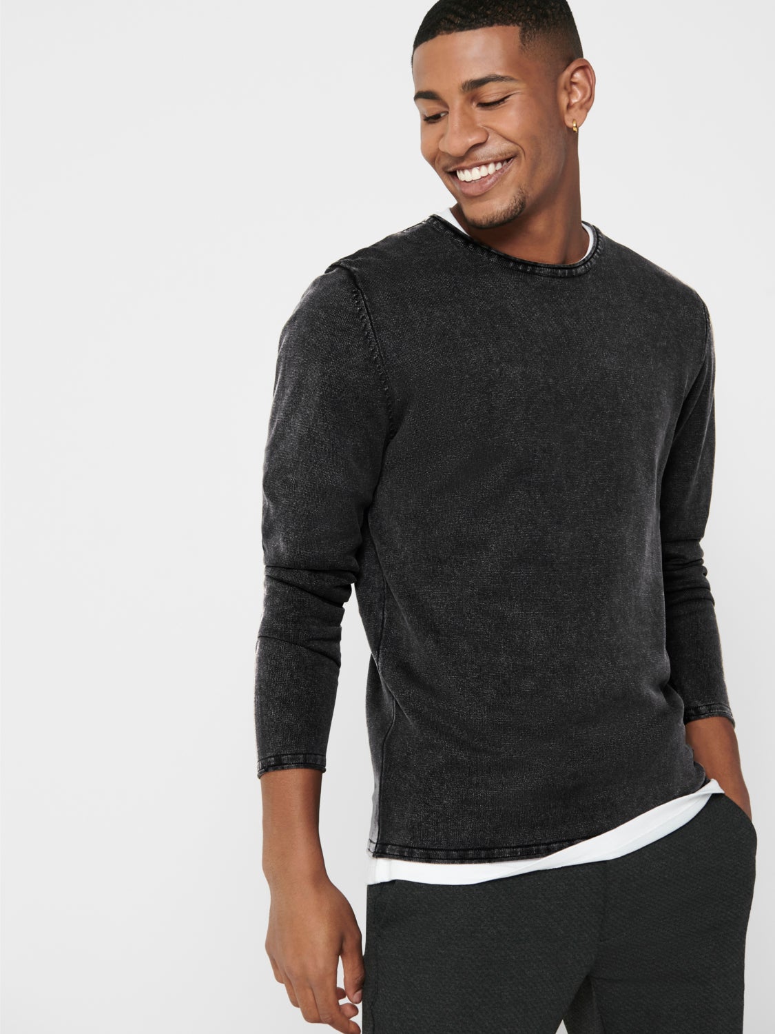 Crew neck knitted pullover