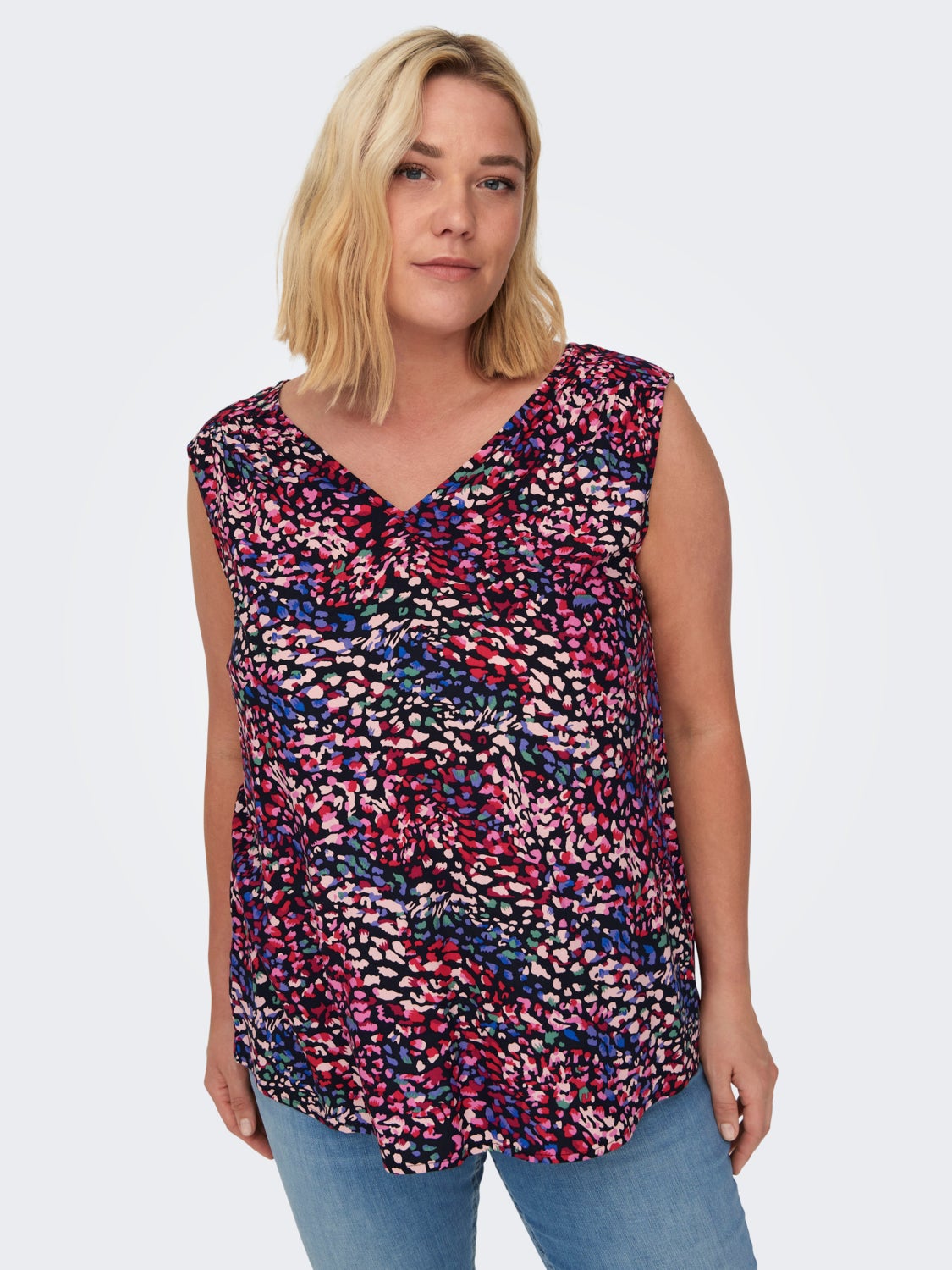 Curvy Sleeveless v-neck top