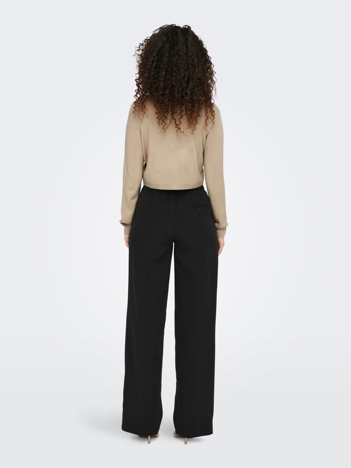 Cropped knitted pullover