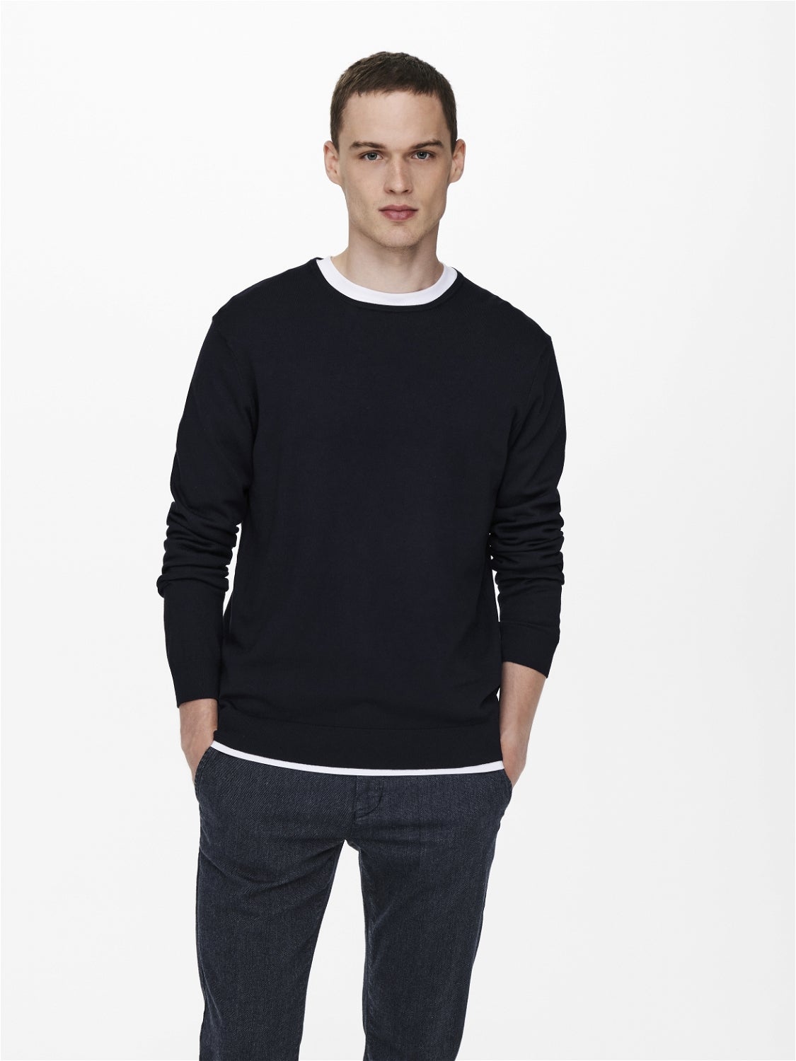 Solid color knitted pullover