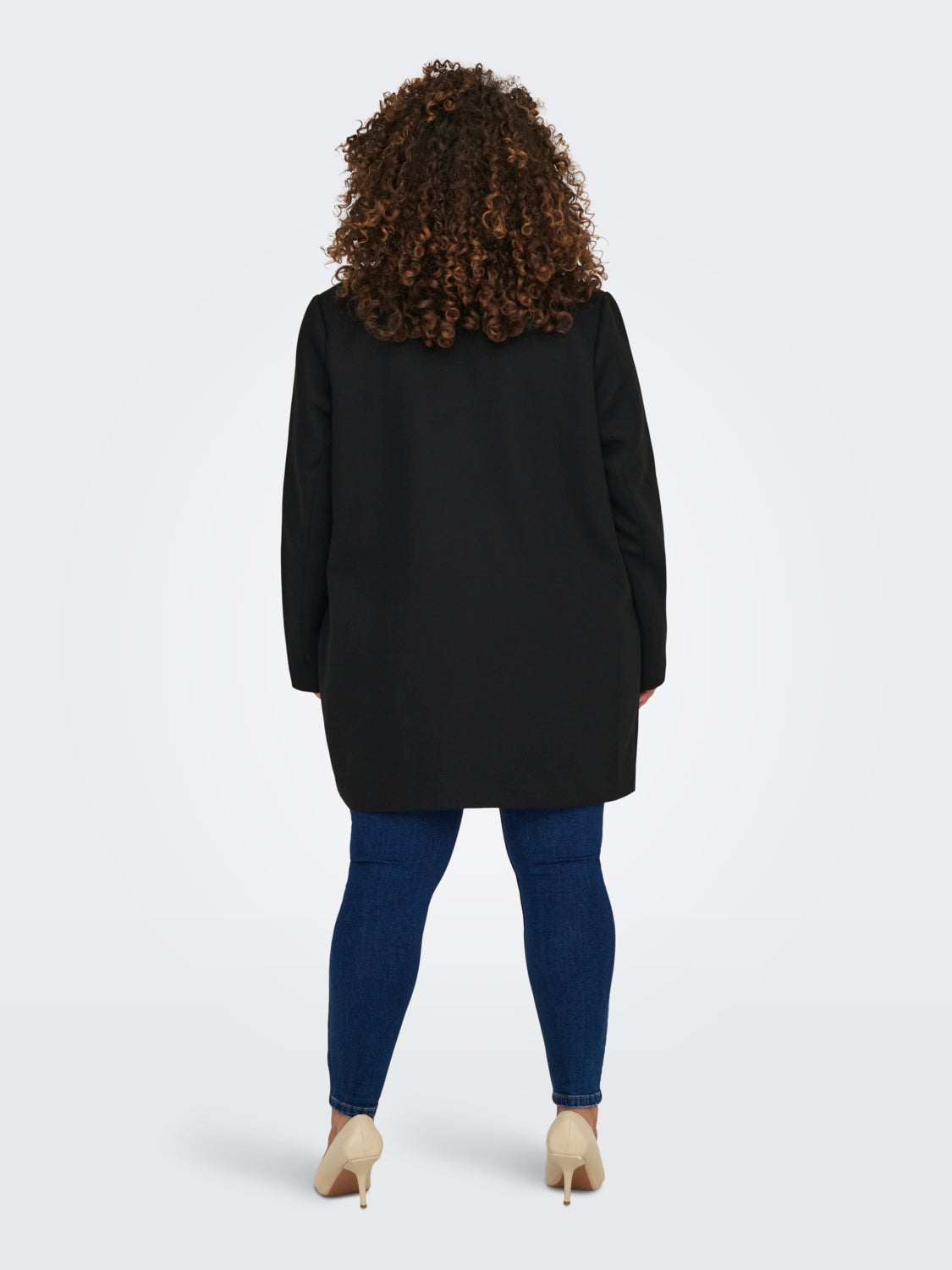 Curvy blazer with spread collar