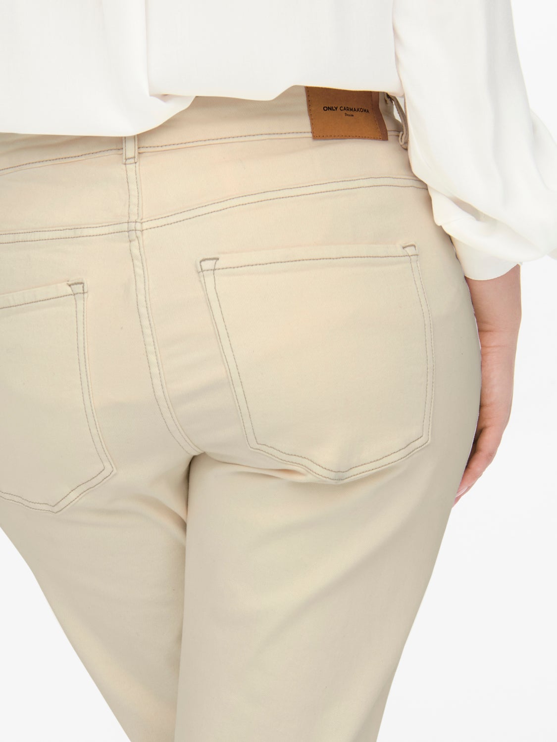 Curvy CAREneda Highwaisted Ankle mom jeans