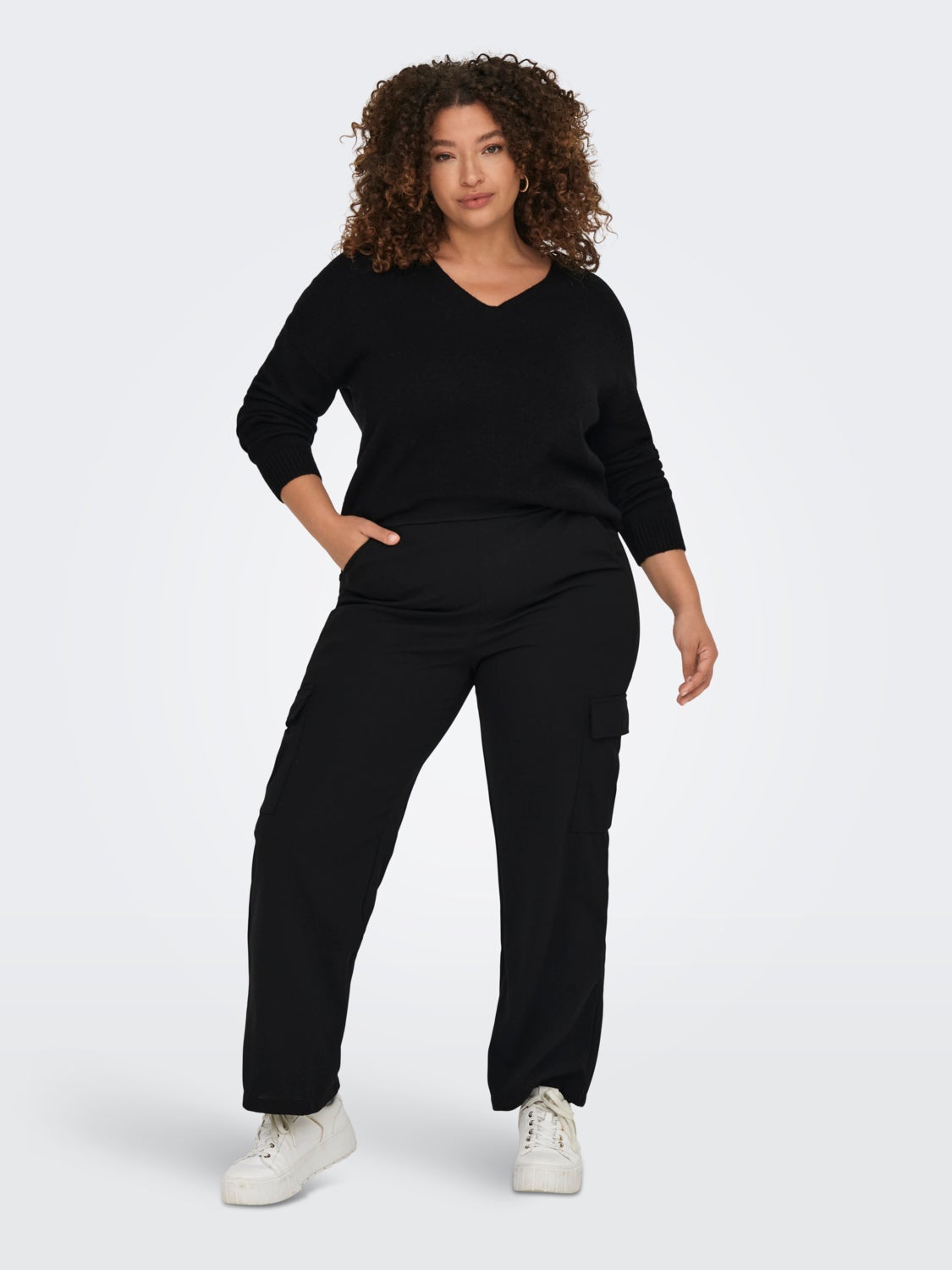 Curvy V-neck Knitted Pullover