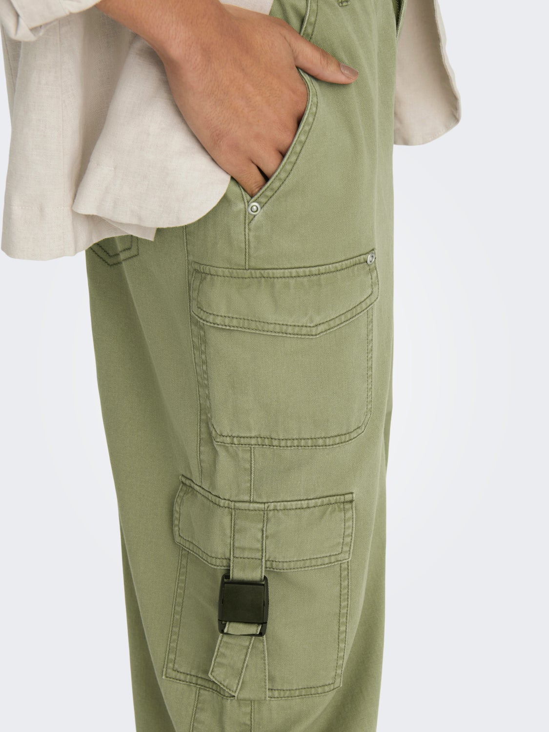 Loose fit cargo pants