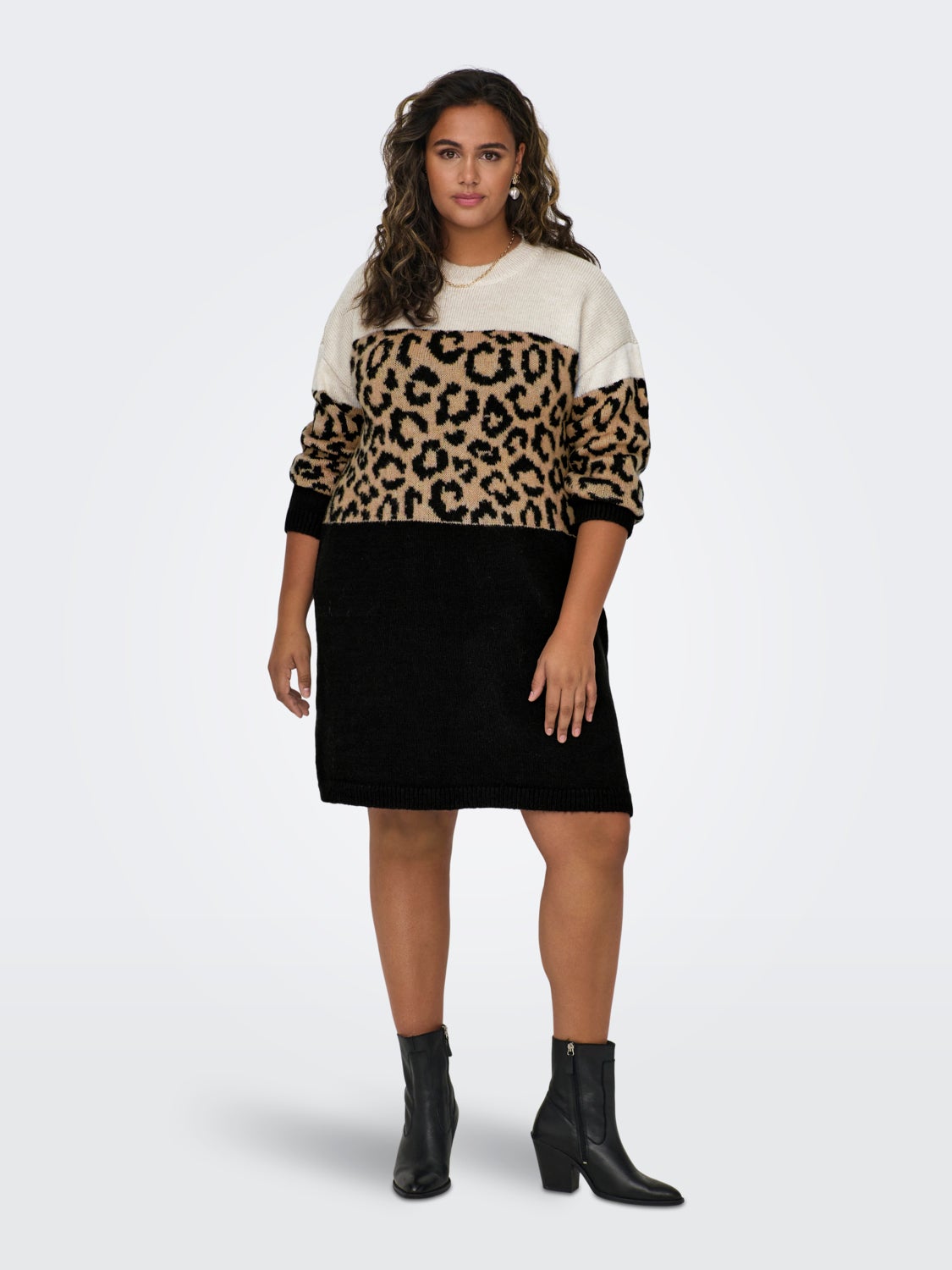 Curvy knit o-neck dress