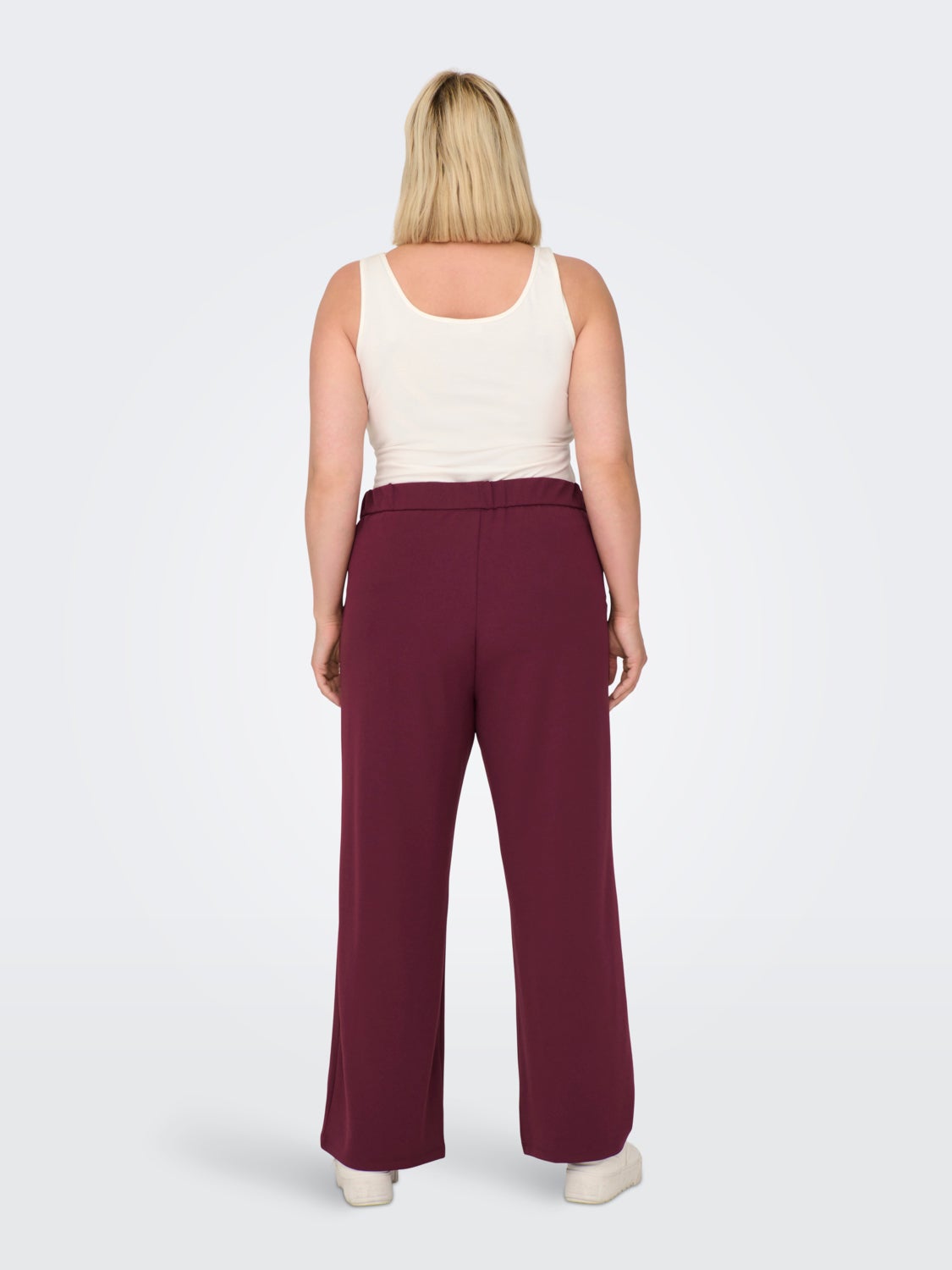 Curvy pull-up pants