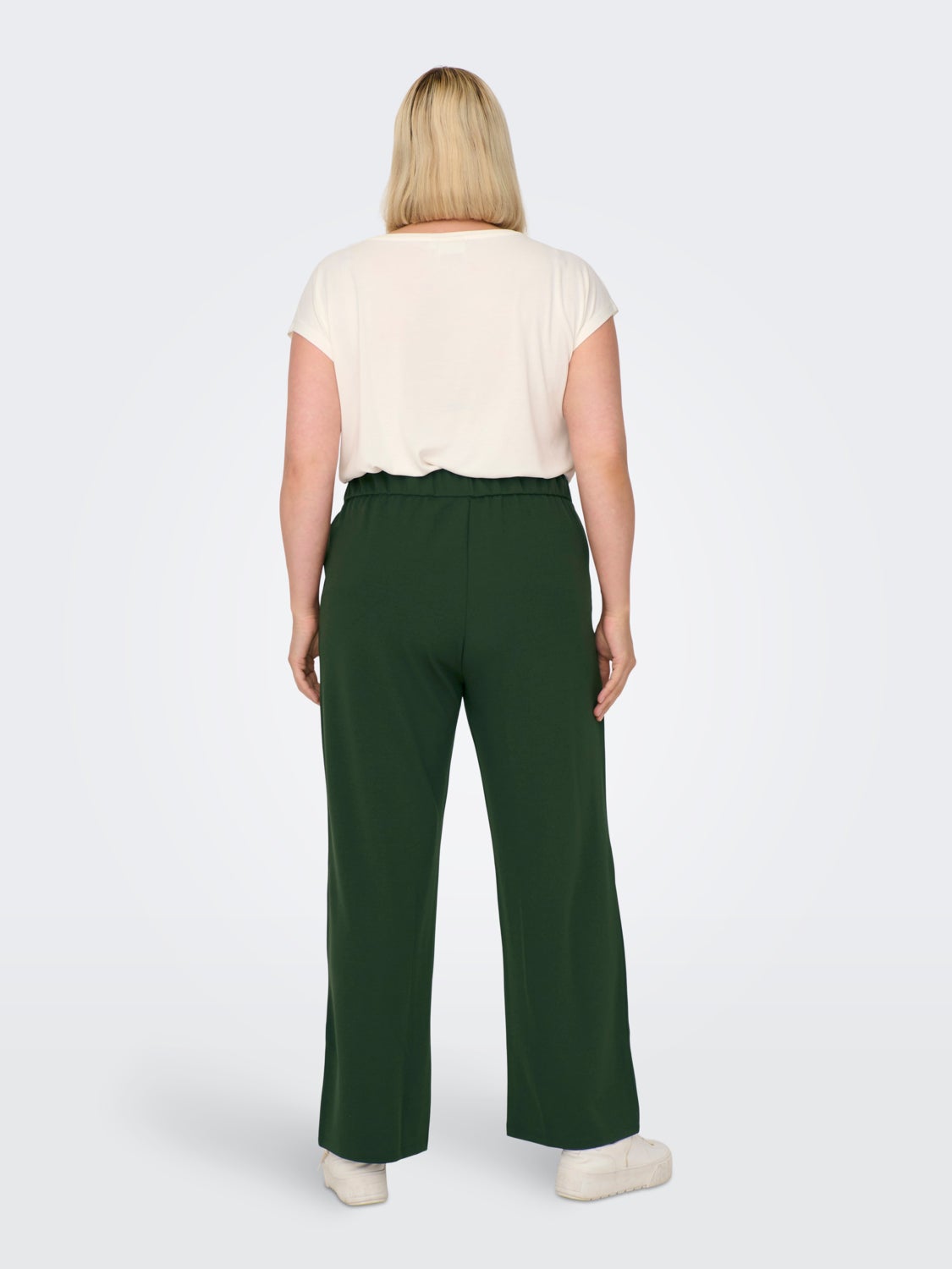 Curvy pull-up pants