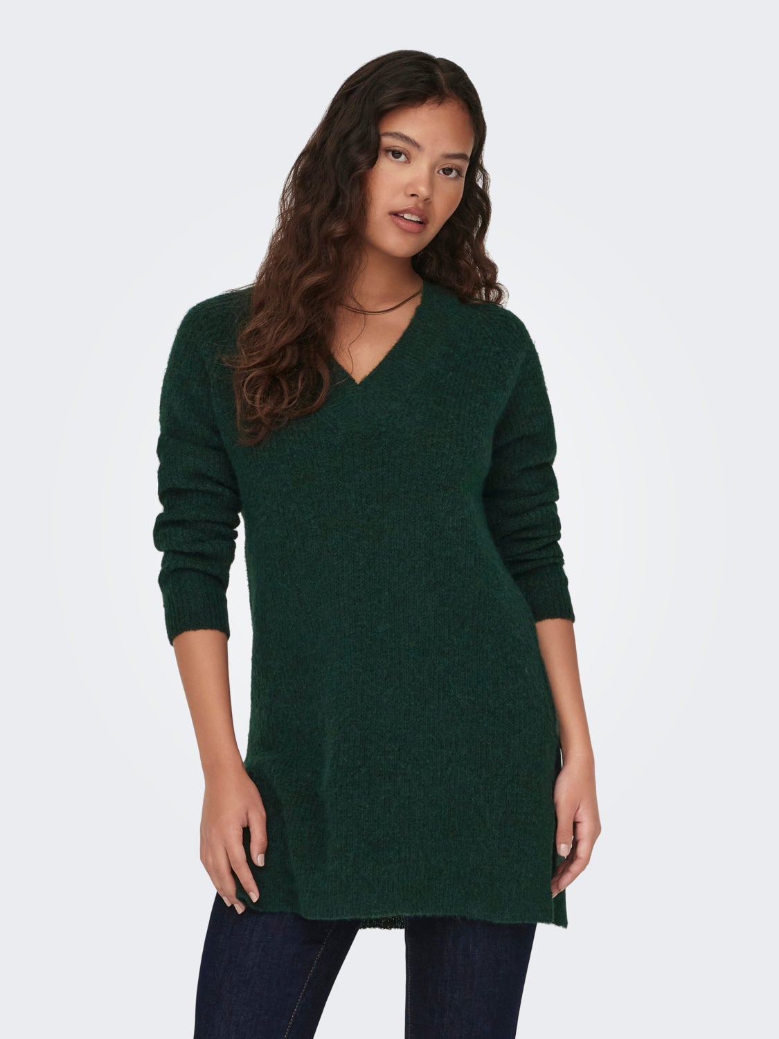V-neck long knitted pullover