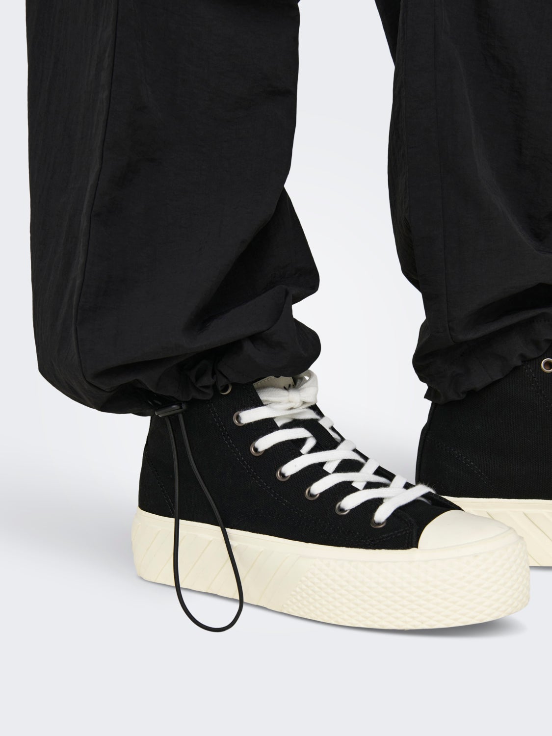 Straight fit pants with elastic waist