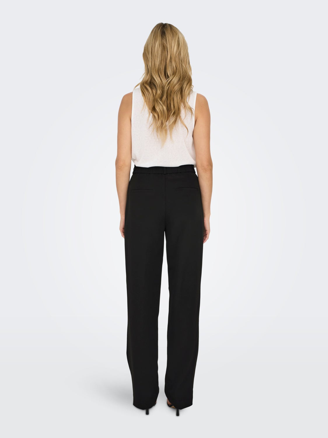 Straight fit trouses with high waist