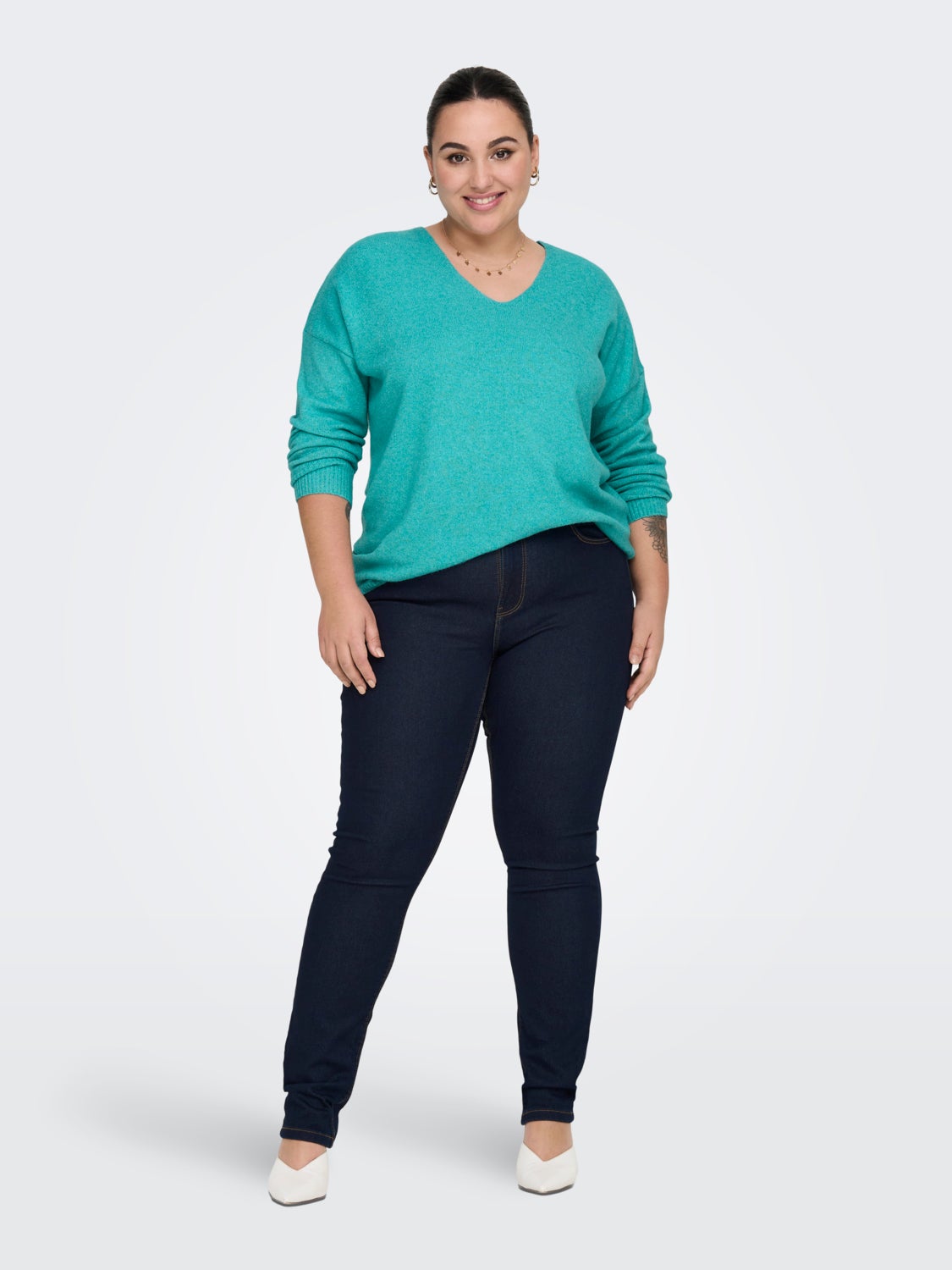 Curvy V-neck Knitted Pullover