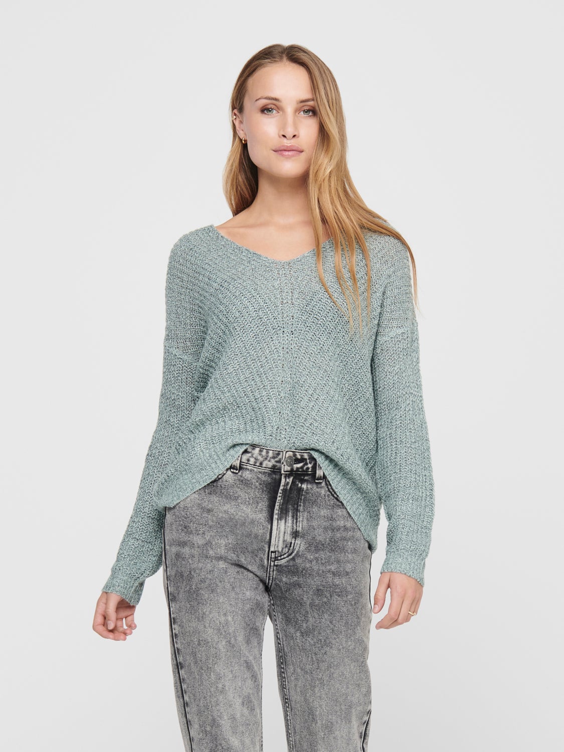 V-neck knitted pullover