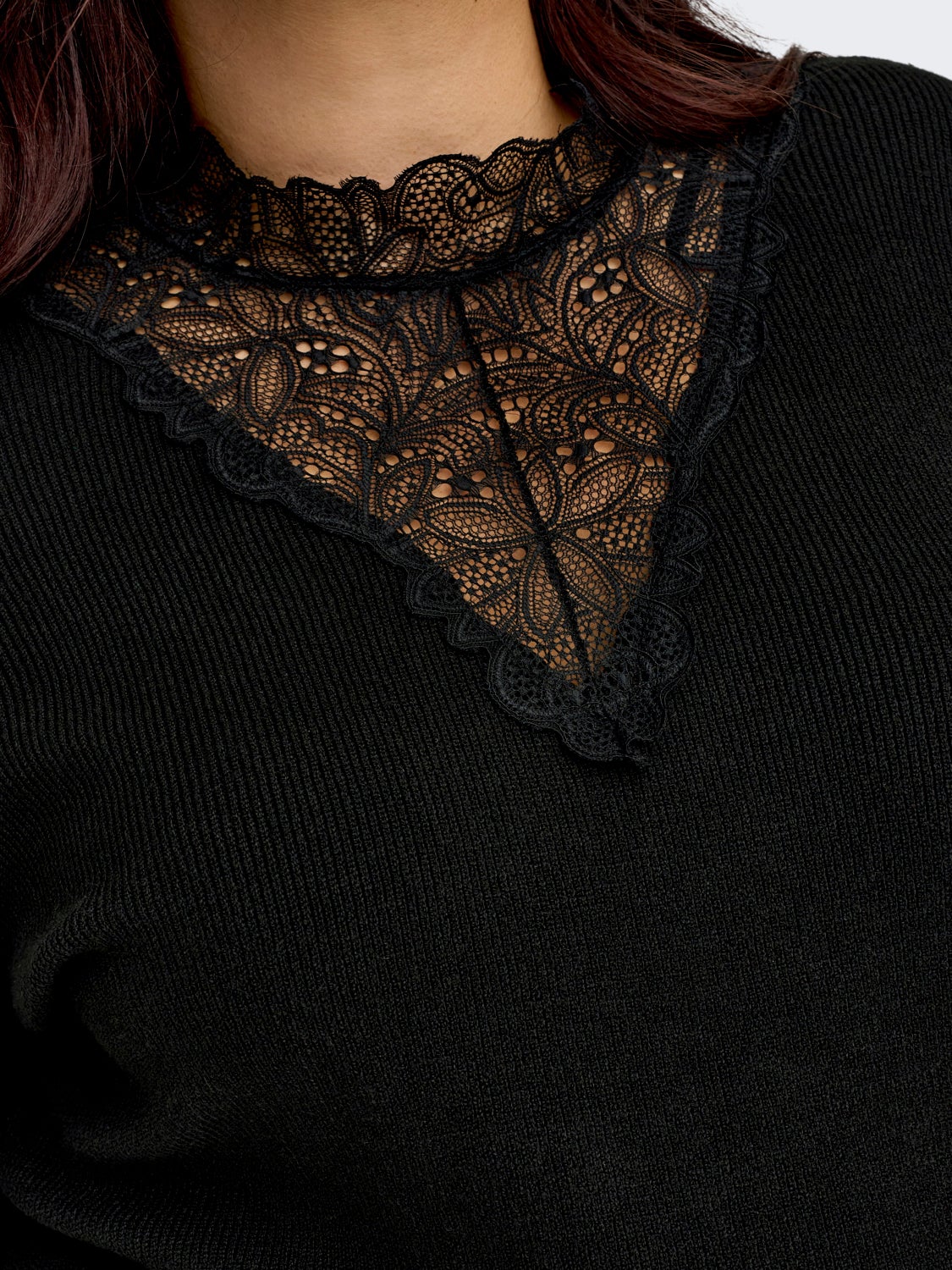 Curvy v-neck knitted pullover