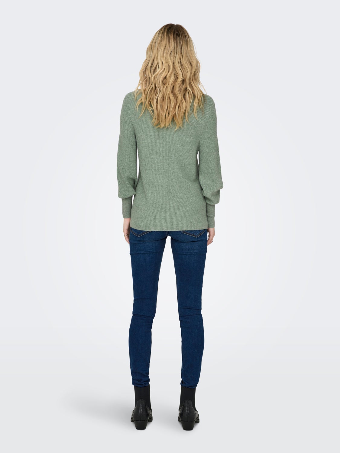 Long v-neck Knitted Pullover