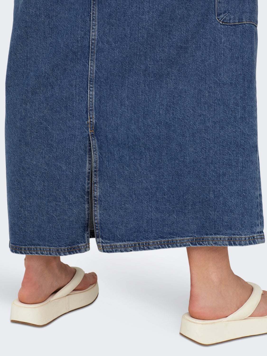 maxi Curvy cargo denim skirt
