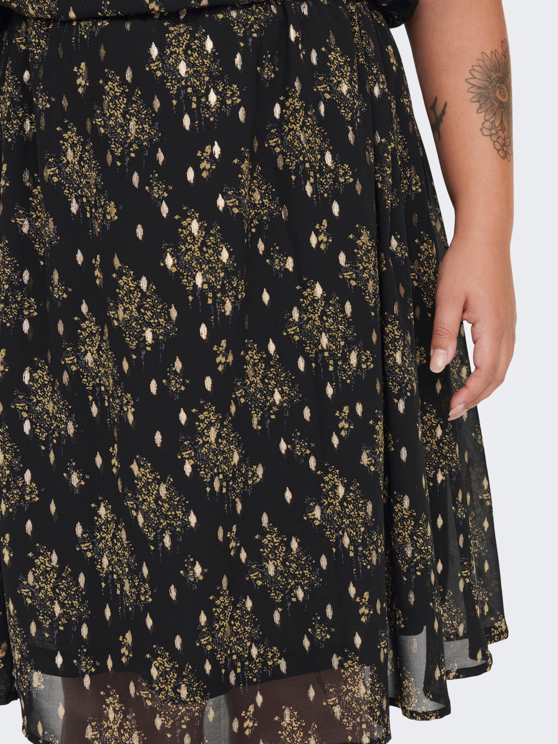 Curvy Patterned skirt