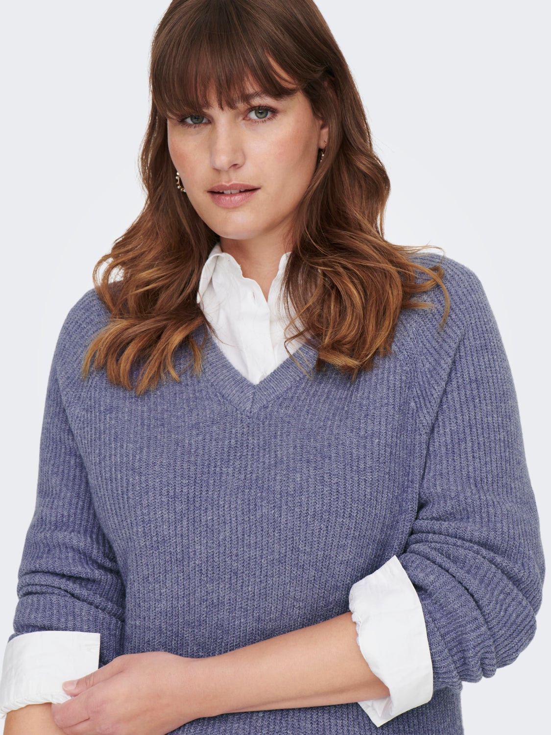 Curvy v-neck knitted pullover