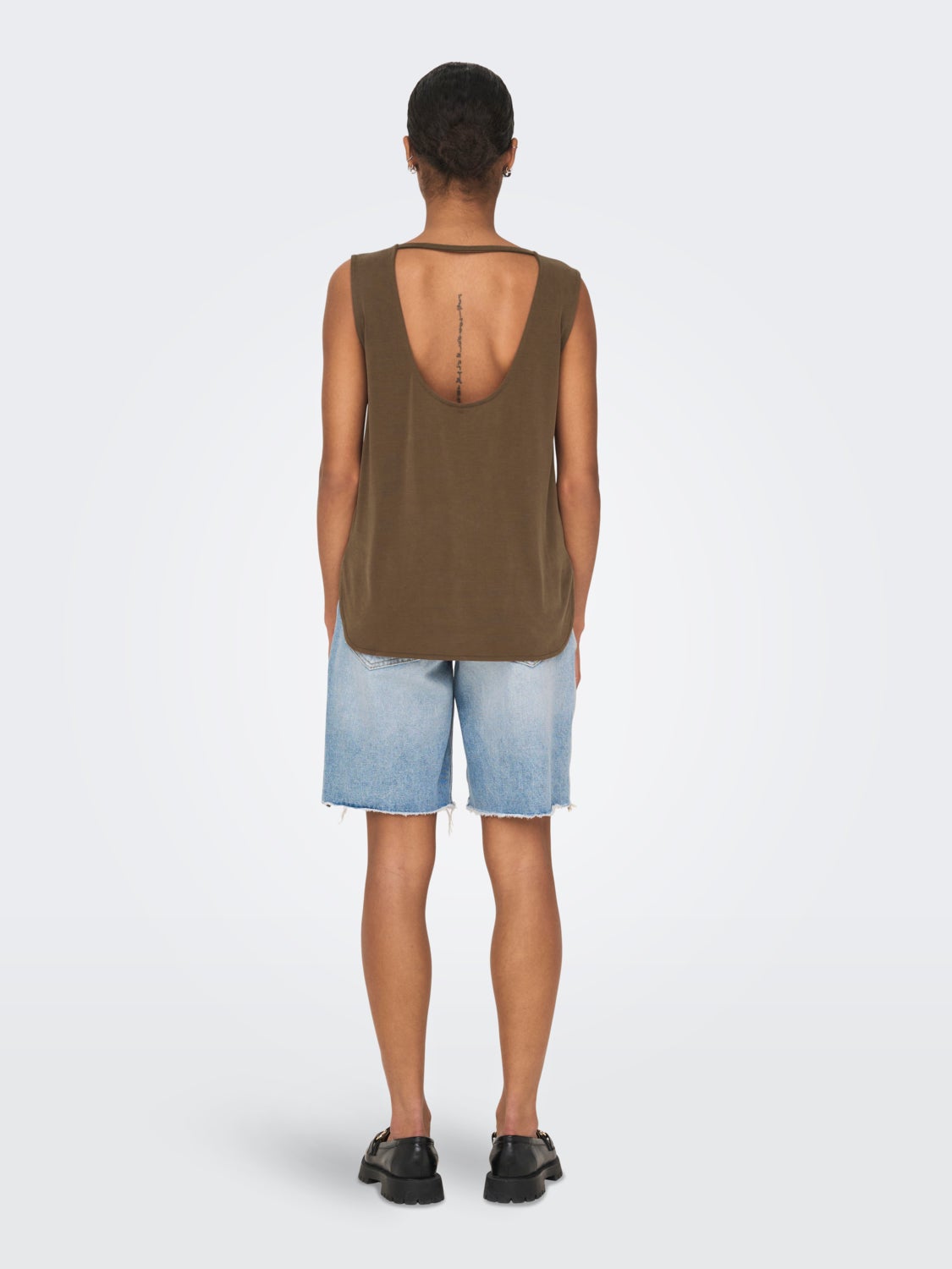 Regular fit top with o-neck